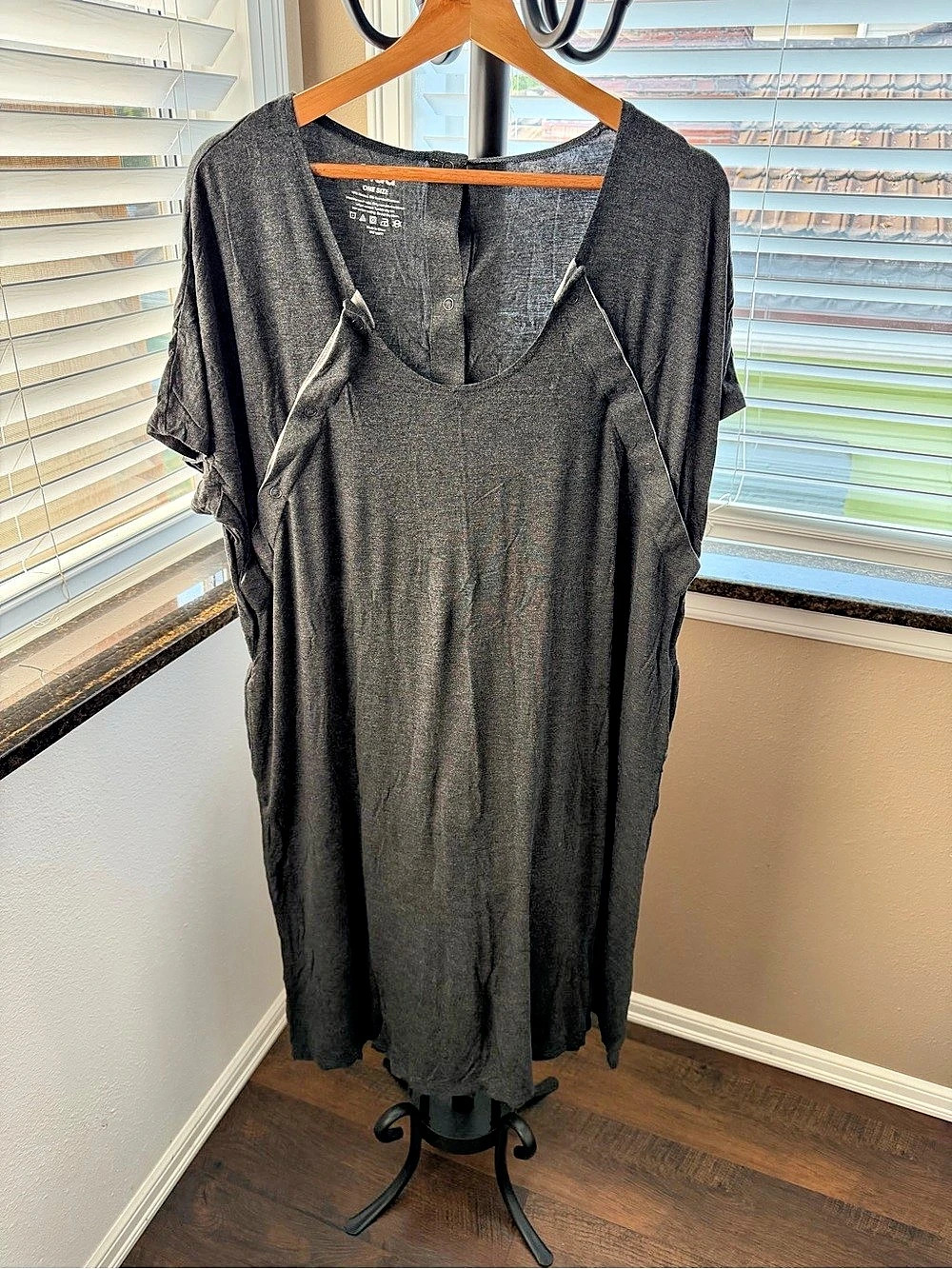 frida Women's hospital gown NWOT